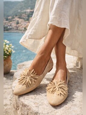 Ann Mashburn Suede Floral Appliqué Flats Tan Beige Italian Leather  38 Boho Chic